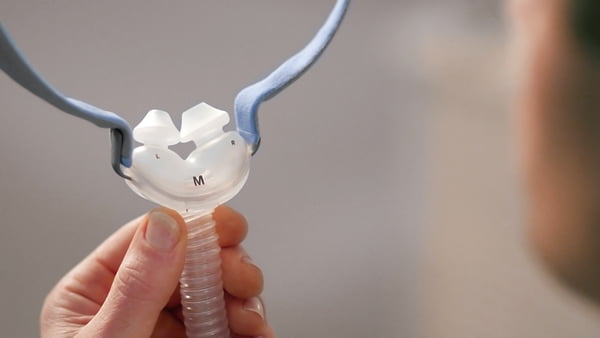 How to choose the right nasal mask man holding the mask.